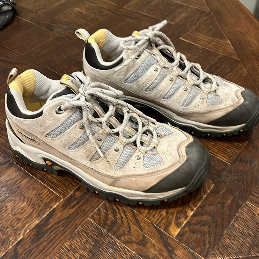Columbia Shoes Hiking Low Top Suede Sneakers
